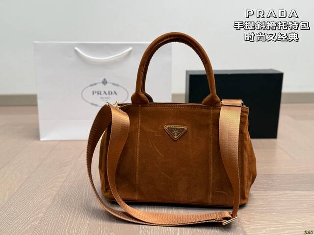 普拉达 Prada 手提斜挎托特包 独特设计 时尚又经典 超级百搭 日常通勤皆可 上身又A又飒 尺寸30 20 普拉达 Prada 手提斜挎托特包 独特设计 时尚又经典 超级百搭 日常通勤皆可 上身又A又飒 尺寸30 20