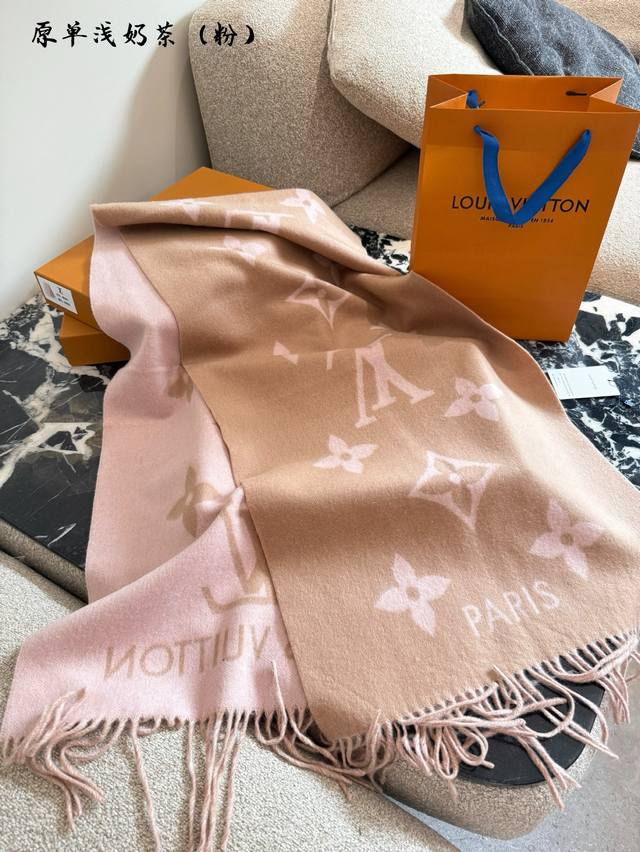 顶级原单 Lv爆款围巾必须拥有戴上就是韩剧女主本人Lv围巾系列百搭自用送礼都可以 100%羊绒温暖整个冬季◎ 柔软舒适增添时尚品味必须拥有起来卖 190×45C