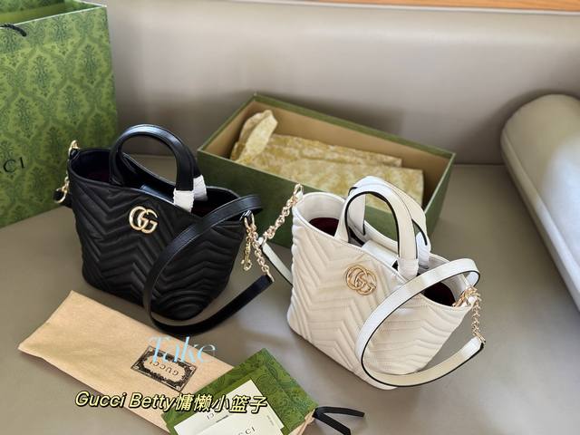 配盒 Size：20底宽*18Cm Gg 新款Betty 发财桶 像小棉花一样 Qq软软！ 变型的哦！