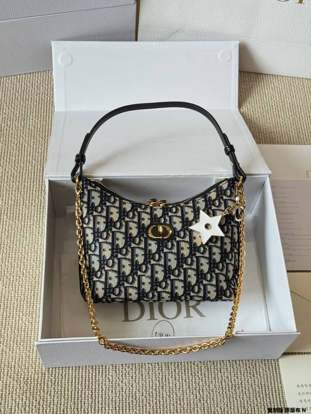顶级原单 原版布 Dior ｜Diorling 三个肩带的小包 Dior 新款 Diorling三个肩带的小包 目前有老花和黑色皮质两种材质 有兴趣小窗 尺 寸