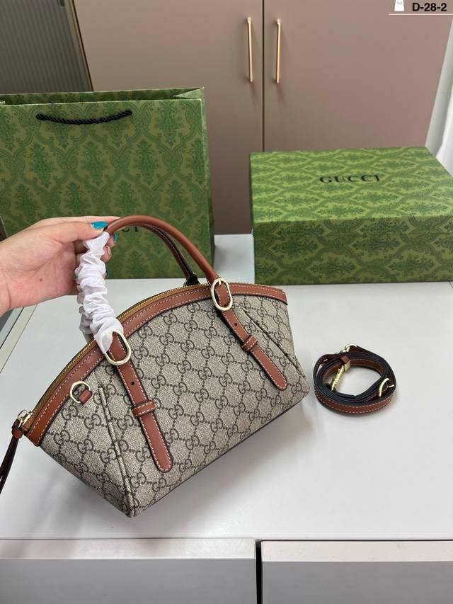 酷奇饺子包 Gucci女士Gg Emblem系列 手提包Gucci 女士Gg Emblem系列 D-28-2尺寸22×18配盒