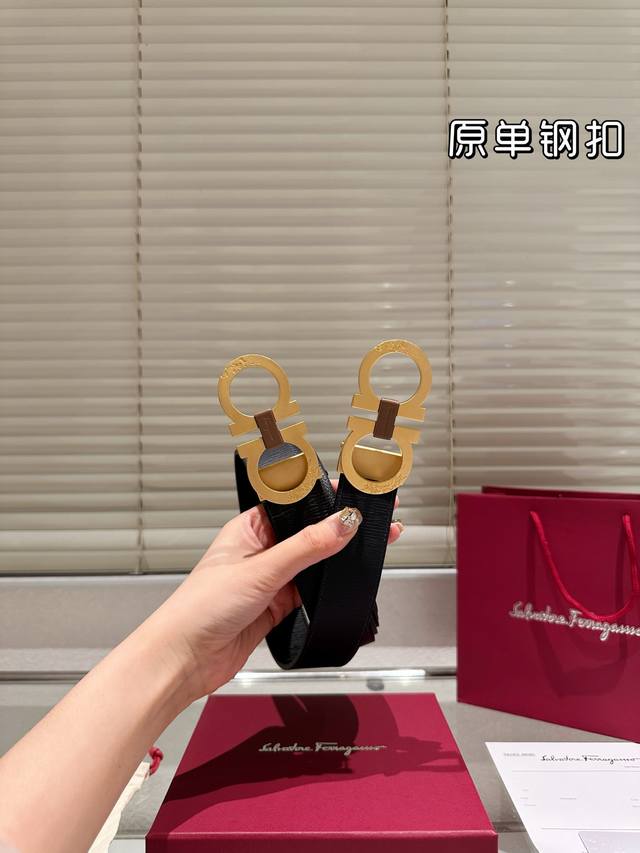 钢扣 高版本！腰带 菲拉格慕牛皮皮带～热门款 男女通用皮带里面最火的版本啦～质量很好 全套包装！五金绝对不褪色 皮带头和专柜一样的哦～ 配礼盒手提袋发票