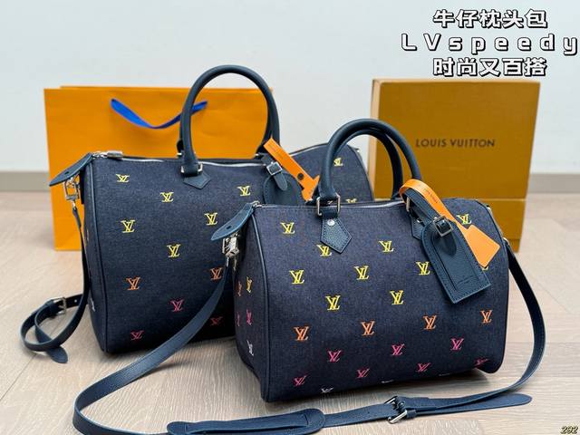 Lv牛仔枕头包 Speedy时尚又百搭 具有独特的艺术气息 简单百搭 颜值高 日常出街首选 尺寸40 24 30 20 Lv牛仔枕头包 Speedy时尚又百搭 具有独特的艺术气息 简单百搭 颜值高 日常出街首选 尺寸40 24 30 20