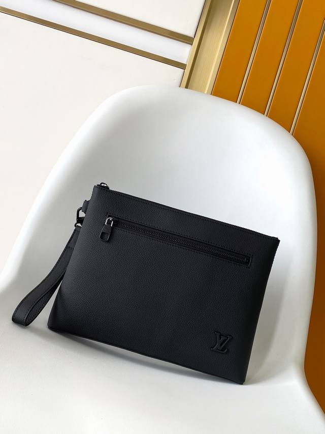 163C01芯片 M25955顶级原单本款 Ipad 手拿包专为新款平板电脑设计。Lv Aerogram 皮革仿若旧时航空信笺般柔软，Lv 字母标注一角。可拆卸