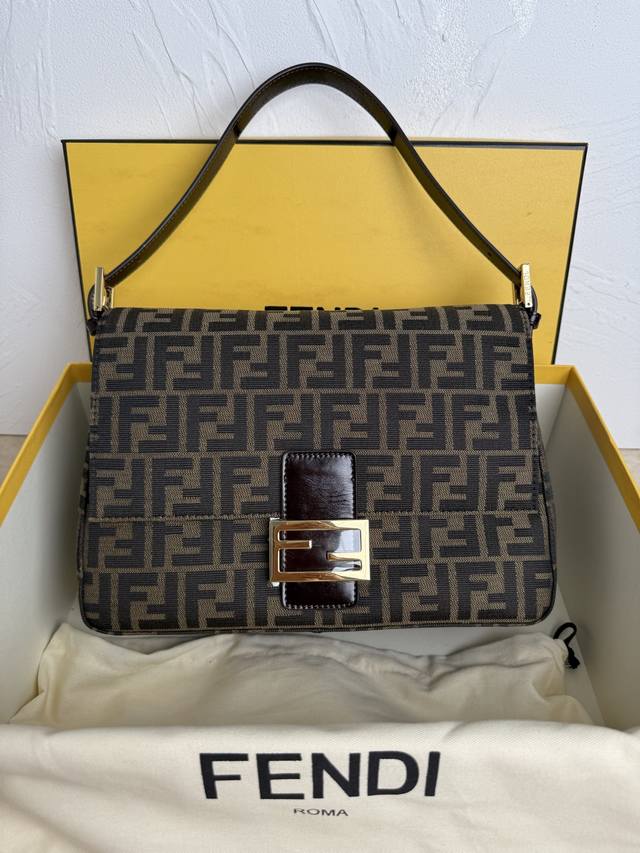 正品级 Vintage Fendi 复古老花啡色油腊牛皮手提、单肩包 尺寸29X21X11 3311 正品级 Vintage Fendi 复古老花啡色油腊牛皮手提、单肩包 尺寸29X21X11 3311