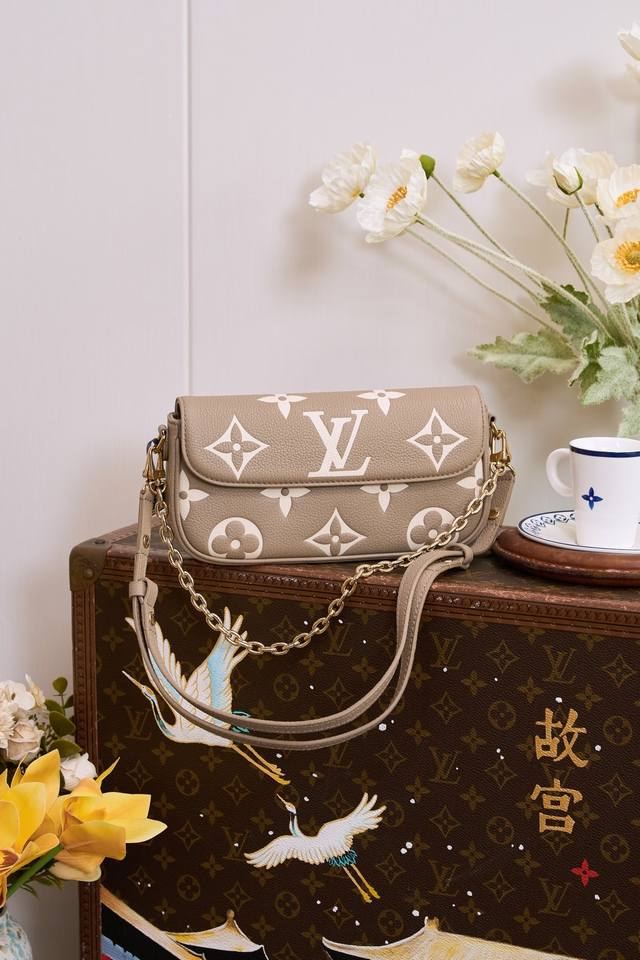 型号 ｜ 品级 东莞｜代购版 品名 尺寸 .**.厘米 长 高 宽 五金 不锈钢｜电镀厚金.咪 ～F 产地 法国 动态 163C01区块链数字护照 ﹌ ﹌ 简介