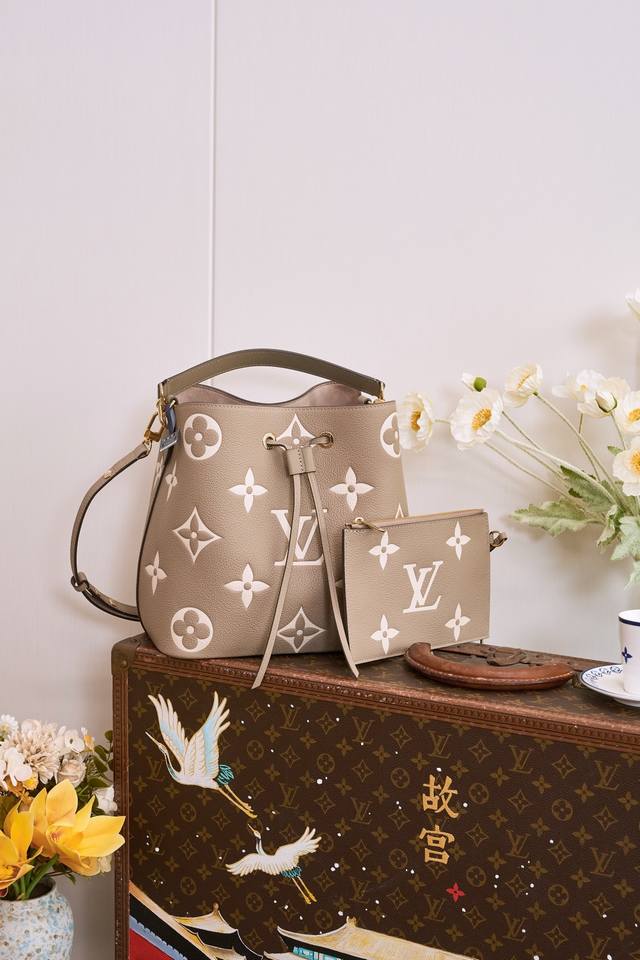 型号 ｜ 品级 东莞｜代购版 品名 尺寸 **.厘米 长 高 宽 五金 不锈钢｜电镀厚金.咪 ～F 产地 法国 动态 163C01区块链数字护照 ﹌ ﹌ 简介