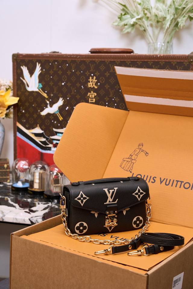 型号 ｜ 品级 东莞｜代购版 品名 尺寸 .*.*厘米 长 高 宽 五金 不锈钢｜电镀厚金.咪 ～F 产地 法国 动态 163C01区块链数字护照 ﹌ ﹌ 简介