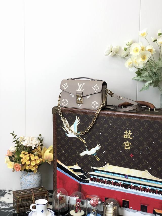 型号 ｜ 品级 东莞｜代购版 品名 尺寸 .*.*厘米 长 高 宽 五金 不锈钢｜电镀厚金.咪 ～F 产地 法国 动态 163C01区块链数字护照 ﹌ ﹌ 简介