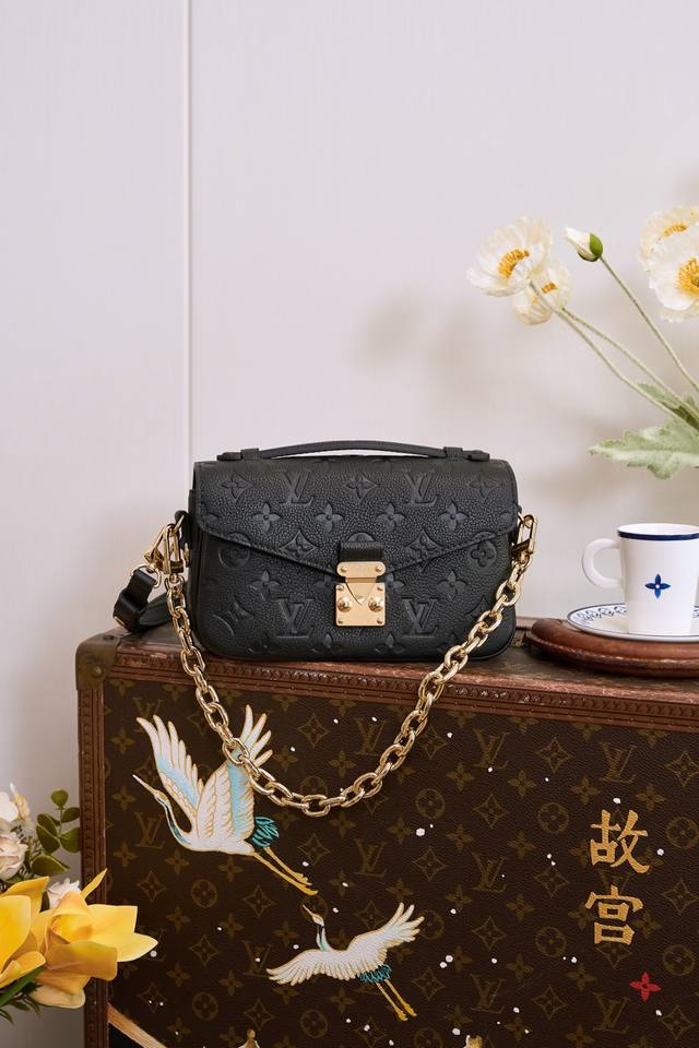 型号 ｜ 品级 东莞｜代购版 品名 尺寸 .*.*厘米 长 高 宽 五金 不锈钢｜电镀厚金.咪 ～F 产地 法国 动态 163C01区块链数字护照 ﹌ ﹌ 简介