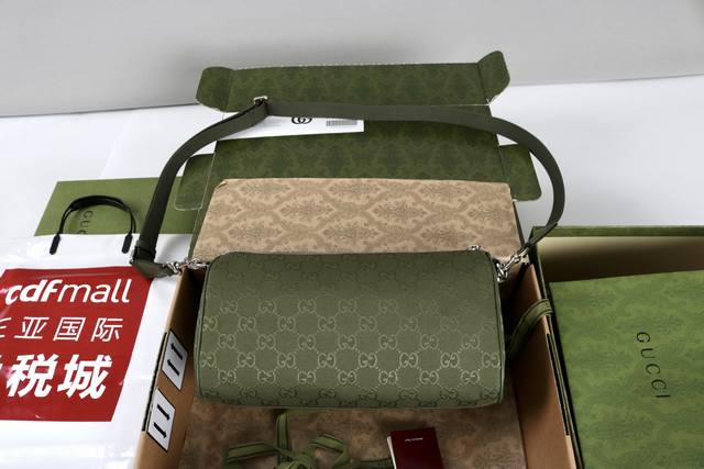 厂价 最高版本原厂皮顶级原单配专柜全套包装 简介:Gg帆布致敬品牌立等可辨的Gg字母交织图案,该图案源自品牌创始人Guccio Gucci先生的姓名首字母缩写。 厂价 最高版本原厂皮顶级原单配专柜全套包装 简介:Gg帆布致敬品牌立等可辨的Gg字母交织图案,该图案源自品牌创始人Guccio Gucci先生的姓名首字母缩写。