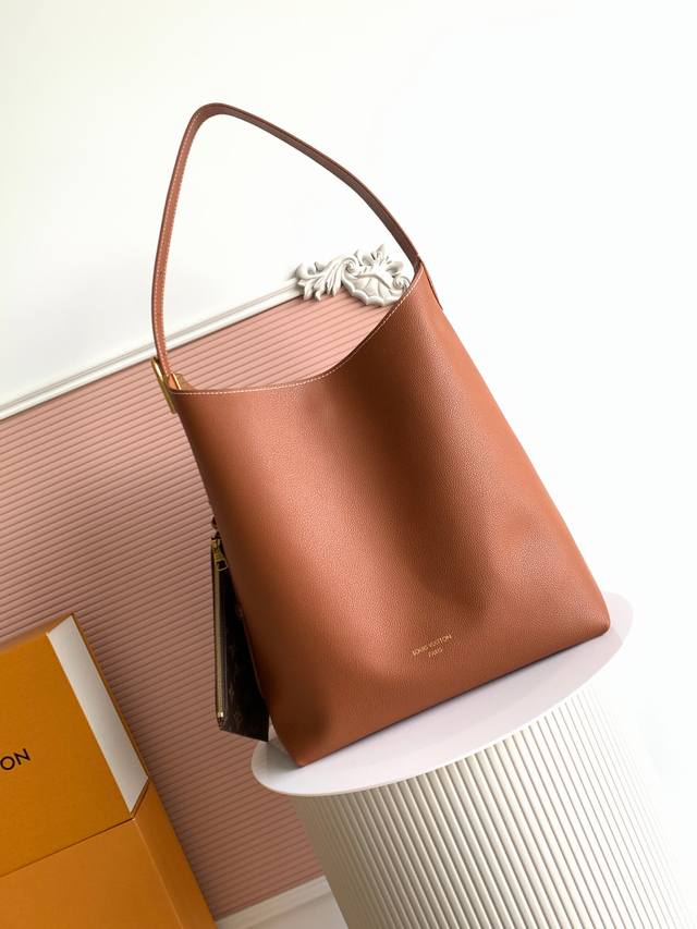 大号棕色24974 顶级原单加强版 163C01变码芯片 Low Key Hobo 大号手袋 M24856 大号黑色 M24974 大号棕色 以柔软牛皮革勾勒简