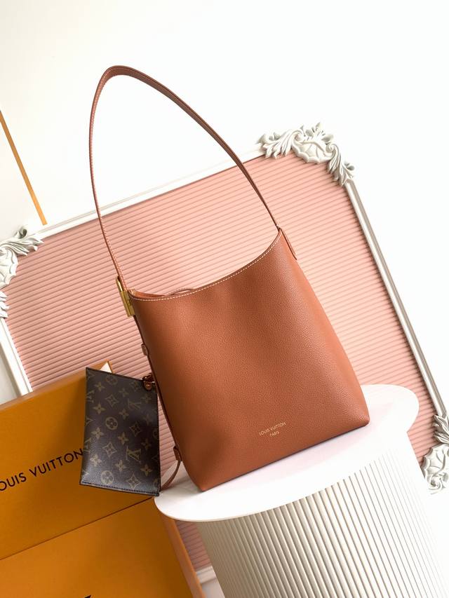 棕色小号25354 顶级原单加强版 163C01变码芯片 M25352黑色 M25354棕色 Low Key Hobo 小号手袋为光滑牛皮革搭配绒面牛皮革内衬，