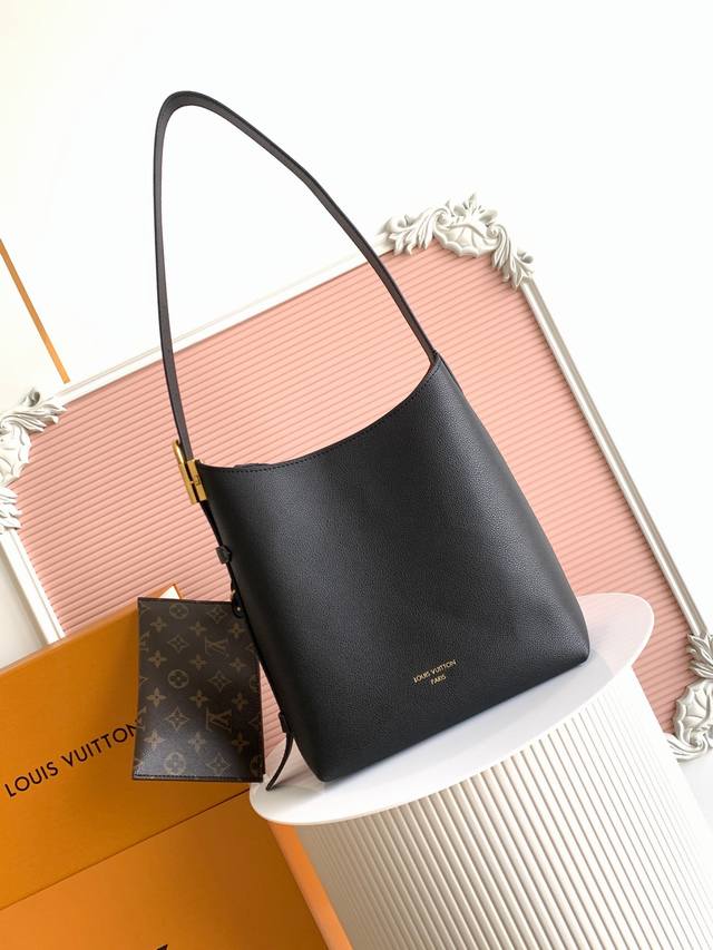 25352 黑色小号 顶级原单加强版 163C01变码芯片 M25352黑色小号 M25354棕色小号 Low Key Hobo 小号手袋为光滑牛皮革搭配绒面牛