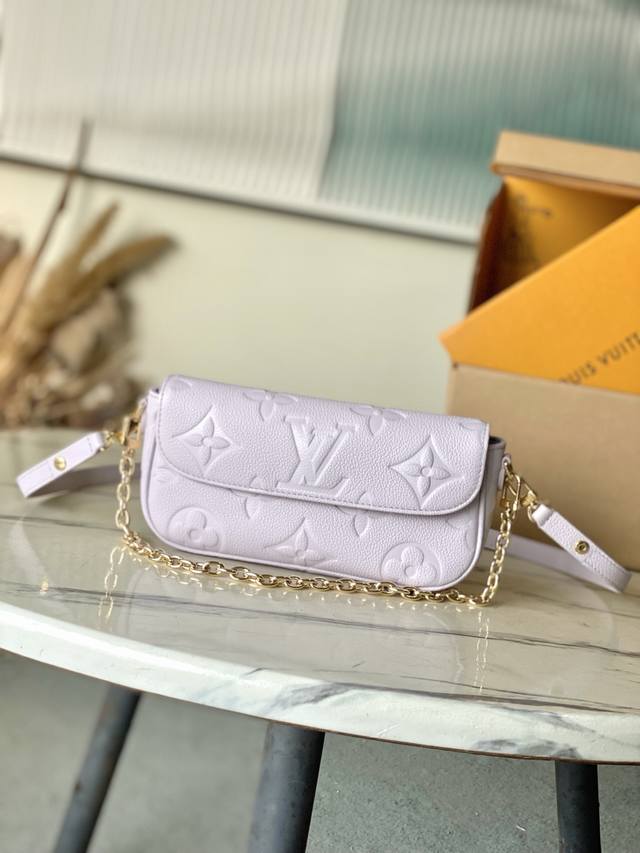 头层皮 顶级原单M25714 本款Wallet On Chain Ivy手袋取材经典Monogram Empreinte皮革,彰显2000年代Sac Recoe