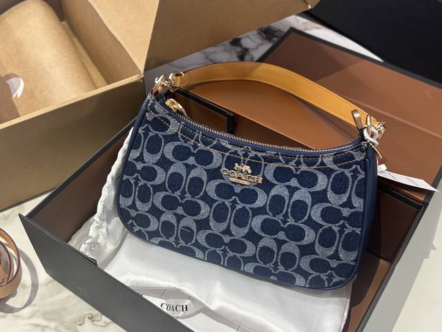 配折叠盒飞机盒 升级版 Size:24*13*7Cm 蔻驰 Teri腋下包 ,香不蕾 腋下包设计天花板了哦! 配有2条肩带, 单肩斜挎都可以! 颜值 搜索Coa 配折叠盒飞机盒 升级版 Size:24*13*7Cm 蔻驰 Teri腋下包 ,香不蕾 腋下包设计天花板了哦! 配有2条肩带, 单肩斜挎都可以! 颜值 搜索Coa