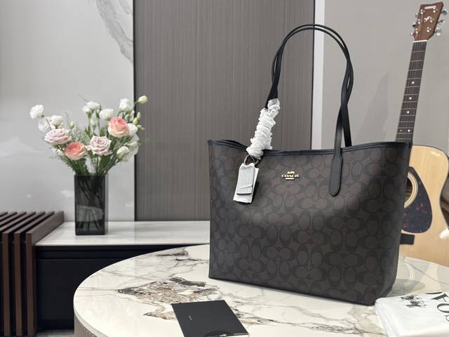 配飞机盒 复刻版 Size:35*27Cm 蔻驰 新款吸扣单面City托特包 经典Logo购物袋Tote包 最高版本! 这个小长假需要它 搜索Coach 购物袋 配飞机盒 复刻版 Size:35*27Cm 蔻驰 新款吸扣单面City托特包 经典Logo购物袋Tote包 最高版本! 这个小长假需要它 搜索Coach 购物袋