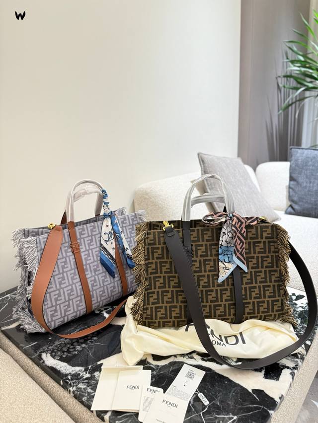 咖色 浅蓝 丹宁脑袋被Fendi治愈了~ Fendi 25 夏季最新丹宁系列 超超超特别 丹宁搭配棕色系皮质 喜欢一切丹宁材质 47Cm 咖色 浅蓝 丹宁脑袋被Fendi治愈了~ Fendi 25 夏季最新丹宁系列 超超超特别 丹宁搭配棕色系皮质 喜欢一切丹宁材质 47Cm