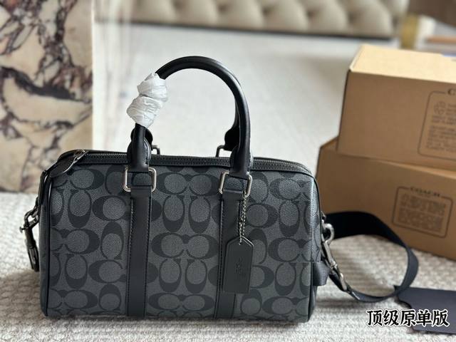 蔻驰男女通用款Gotham24枕头包同款当货号Ca186 Coa**新款男士经典标志帆布纹Gotham 24号行李包 驴家24号平替枕头包,男女通用款,可做情侣 蔻驰男女通用款Gotham24枕头包同款当货号Ca186 Coa**新款男士经典标志帆布纹Gotham 24号行李包 驴家24号平替枕头包,男女通用款,可做情侣