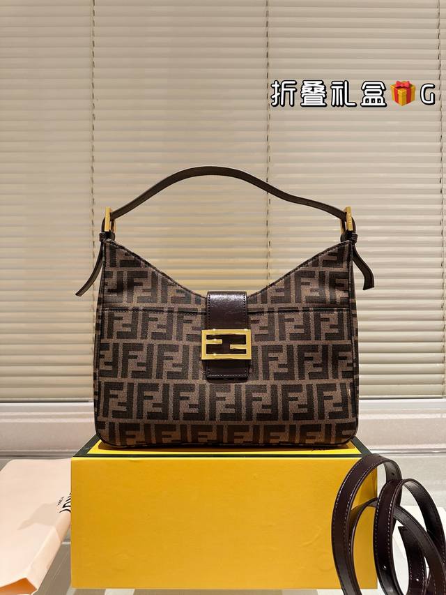 折叠礼盒 Size:30.24 Fendi 芬迪 老花腋下斜挎 复古高级简单百搭 颜值高 日常出街首选 太时髦啦 潮酷时尚女孩必入款 折叠礼盒 Size:30.24 Fendi 芬迪 老花腋下斜挎 复古高级简单百搭 颜值高 日常出街首选 太时髦啦 潮酷时尚女孩必入款