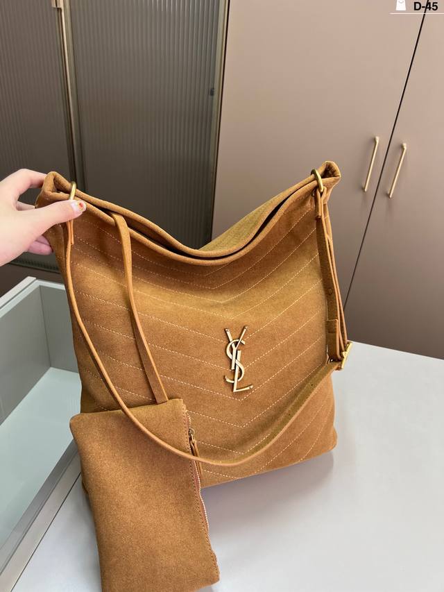 Ysl圣罗兰好时髦的Niki Supple Bucket Ysl秋季麂皮水桶包 今年秋季超级绝美的焦糖干吧邑色 D-45尺寸33×40 Ysl圣罗兰好时髦的Niki Supple Bucket Ysl秋季麂皮水桶包 今年秋季超级绝美的焦糖干吧邑色 D-45尺寸33×40