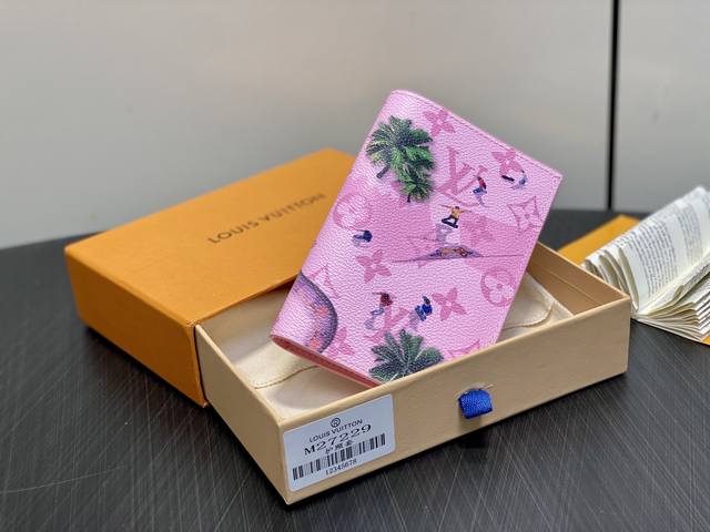 原单精品 M27229粉色 印花护照夹护照套 Early Access Lv Nigo联名 passport Cover 护照套 M26795蓝色 受驻扎在日本