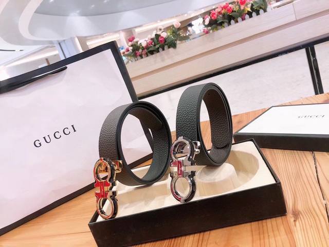 菲拉格慕 原单双面进口小牛皮带身.搭配原单精品钢扣。原产皮料定制，专柜宽度3.5Cm. 温馨提示：长度100-125Cm 长度也可自行裁剪，工艺精湛，F家经典之