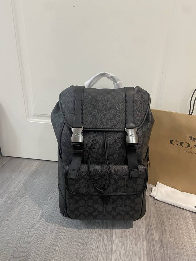 Coach 蔻驰新款 5月新品Cu201 蔻驰经典Logo印花League双肩包 Coach新款经典印花“C”Logo League 双肩包抽绳翻盖搭扣设计,复 Coach 蔻驰新款 5月新品Cu201 蔻驰经典Logo印花League双肩包 Coach新款经典印花“C”Logo League 双肩包抽绳翻盖搭扣设计,复