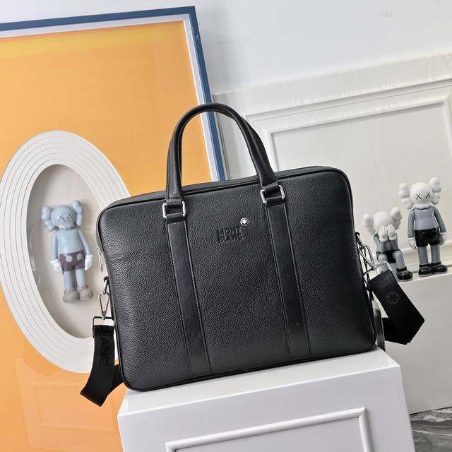 Montblanc 万宝龙 牛皮男包公文包 手提包 电脑包 采用精湛镶嵌细工 经典百搭 实物拍摄 原厂原版面料 配送防尘袋 28 X 38 Cm。