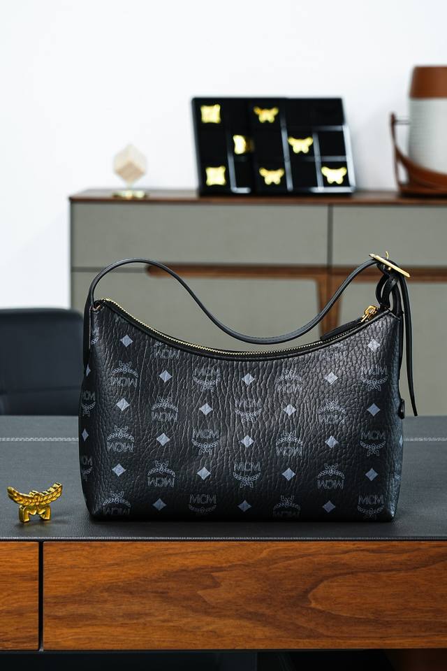 全新升级官网同步 新款 黑色Small#腋下肩背包 Cp独家老花满印 这款单品对经典的休闲款式进行了现代风的全新演绎,在柔软与挺阔之间取得了理想的平衡。这款小号 全新升级官网同步 新款 黑色Small#腋下肩背包 Cp独家老花满印 这款单品对经典的休闲款式进行了现代风的全新演绎,在柔软与挺阔之间取得了理想的平衡。这款小号