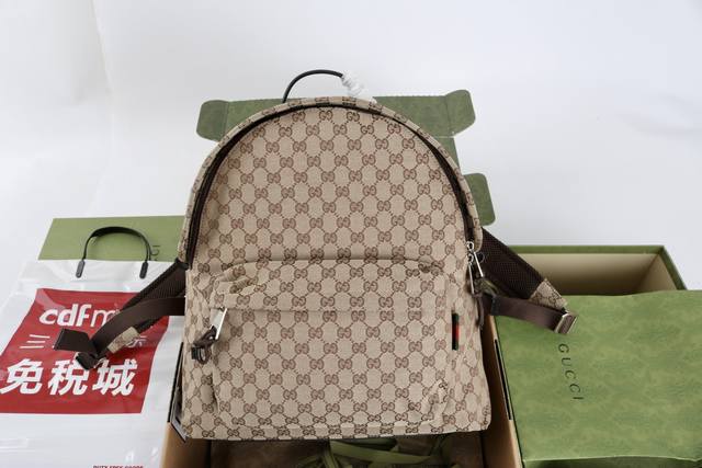 厂价 最高版本原厂皮顶级原单配专柜全套包装 饰织带中号Gg背包 简介:2025春夏系列精彩呈献手袋新作。这款男士手袋采用柔和而不失挺括的造型,质感顺滑,开合方便 厂价 最高版本原厂皮顶级原单配专柜全套包装 饰织带中号Gg背包 简介:2025春夏系列精彩呈献手袋新作。这款男士手袋采用柔和而不失挺括的造型,质感顺滑,开合方便