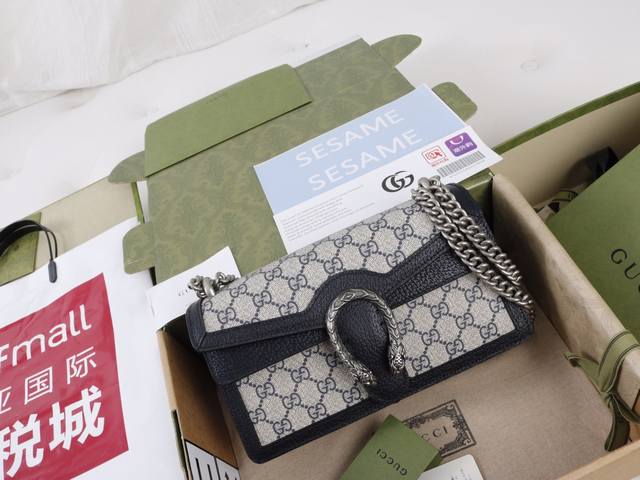 跑量价 简介：在 爱的进行曲 全新时装系列中，品牌推出了蓝色和米色的Gg Supreme组合，经典隽永，传承品牌经典材质的历史渊源。对于环境的影响较低的帆布材质