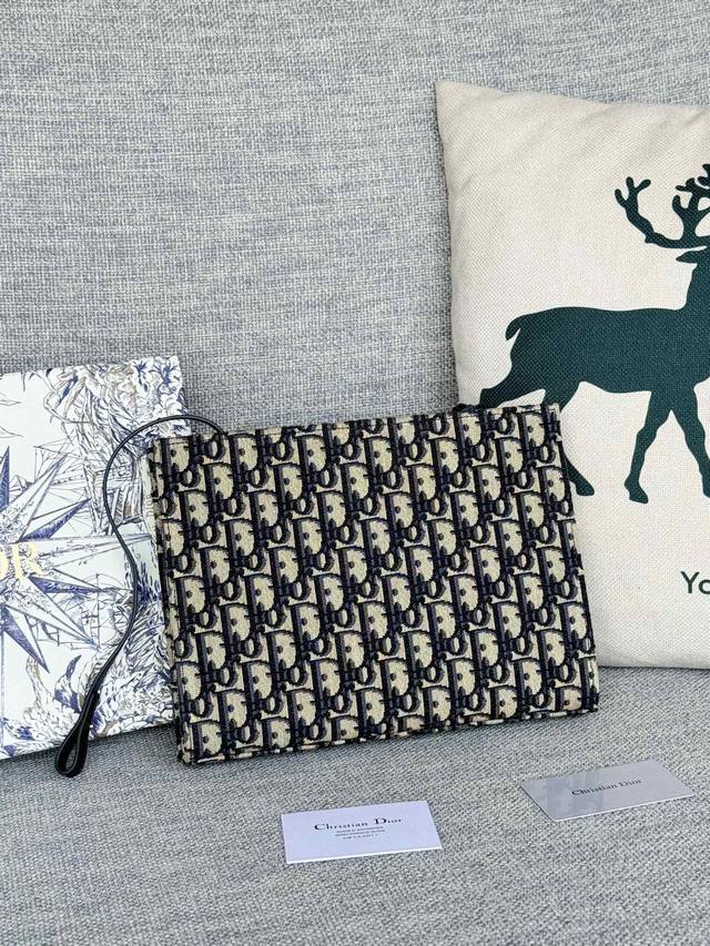 正品级 S5411Utzq-M928-Tu -大号3100Dior手拿包改造真的香 刚发了一个蒙田30手拿包的开箱很多宝宝会问30是尺寸吗其实30只是个名字 蒙