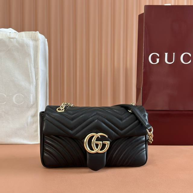 配置专柜全套包装 进口原厂羊皮纯铜五金品牌标志性Gg Marmont系列匠心融蕴双G造型配件和切面链式包带,甄选柔软皮革缔就线条柔和的包型。简约利落的后袋令中号 配置专柜全套包装 进口原厂羊皮纯铜五金品牌标志性Gg Marmont系列匠心融蕴双G造型配件和切面链式包带,甄选柔软皮革缔就线条柔和的包型。简约利落的后袋令中号