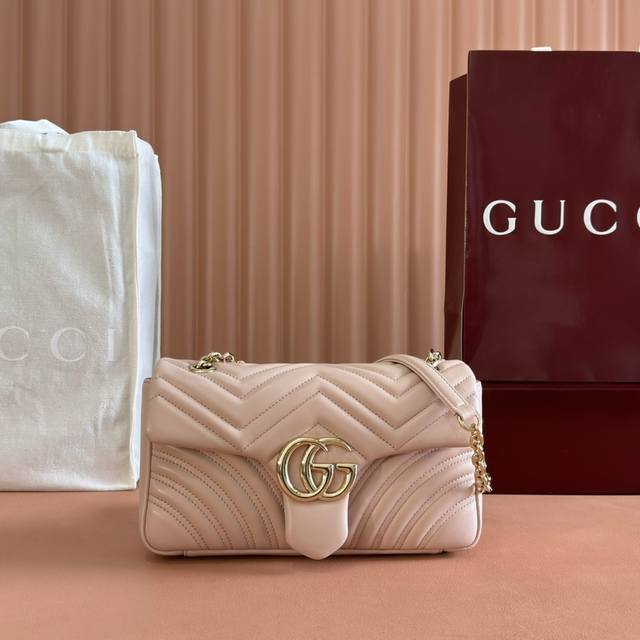 配置专柜全套包装 进口原厂羊皮纯铜五金品牌标志性Gg Marmont系列匠心融蕴双G造型配件和切面链式包带,甄选柔软皮革缔就线条柔和的包型。简约利落的后袋令中号 配置专柜全套包装 进口原厂羊皮纯铜五金品牌标志性Gg Marmont系列匠心融蕴双G造型配件和切面链式包带,甄选柔软皮革缔就线条柔和的包型。简约利落的后袋令中号