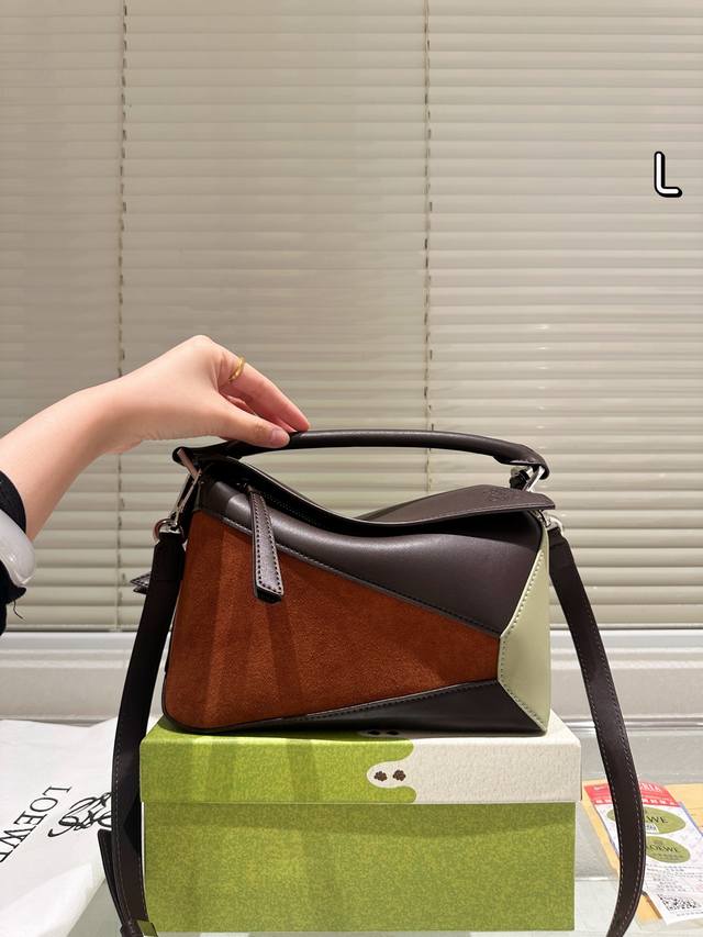 配礼盒 Loewe 新秀款展示 罗意威 几何包 爱惨了这精致高级范儿! 汤唯 杨幂孙千李一桐 雎晓雯.同款 最新秀款Paseo几何包 包包界的一股清流~ 纳帕小 配礼盒 Loewe 新秀款展示 罗意威 几何包 爱惨了这精致高级范儿! 汤唯 杨幂孙千李一桐 雎晓雯.同款 最新秀款Paseo几何包 包包界的一股清流~ 纳帕小