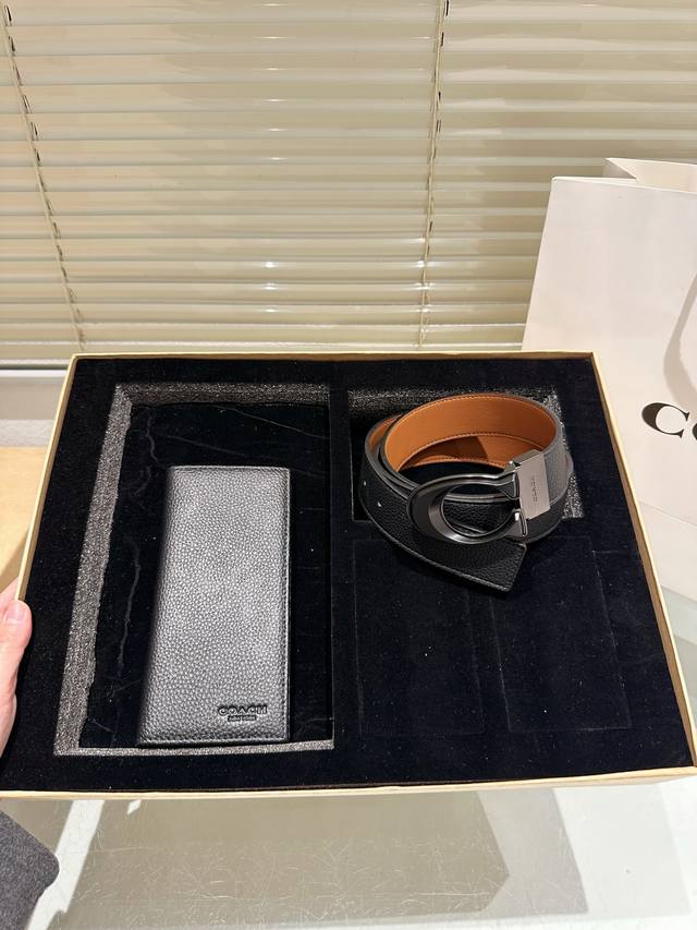 原单 钱包腰带 配礼盒 高版本!腰带 Coach牛皮皮带~热门款 男女通用皮带里面最火的版本啦~质量很好 全套包装!五金绝对不褪色 皮带头和专柜一样的哦~ 配礼 原单 钱包腰带 配礼盒 高版本!腰带 Coach牛皮皮带~热门款 男女通用皮带里面最火的版本啦~质量很好 全套包装!五金绝对不褪色 皮带头和专柜一样的哦~ 配礼