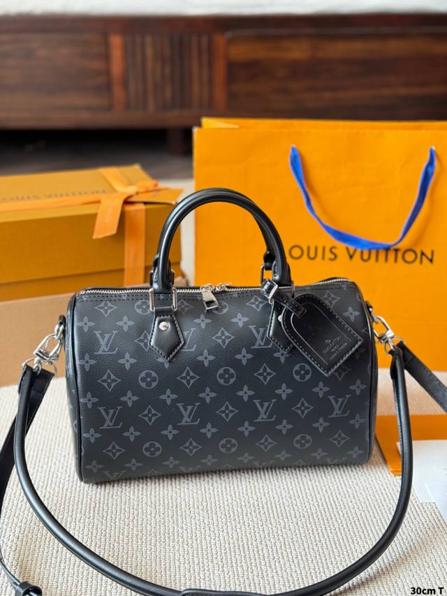 Lv Monogram Eclipse Speedy 30 Lv Monogram Eclipse Speedy 30,经典老花+黑色皮革,低调又高级!柔软材质 Lv Monogram Eclipse Speedy 30 Lv Monogram Eclipse Speedy 30,经典老花+黑色皮革,低调又高级!柔软材质