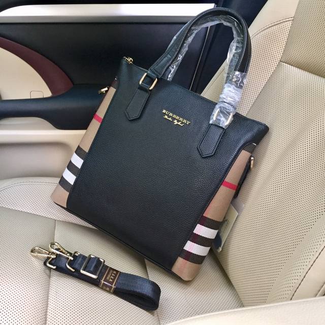 新款 巴宝莉 专柜同步男公文包原版品质 商务款式，手感绝对牛！进口牛皮 内里采用原版专用里布！清晰Logo！ 高端走起，男神必备 质量如图可见 款号:9005-