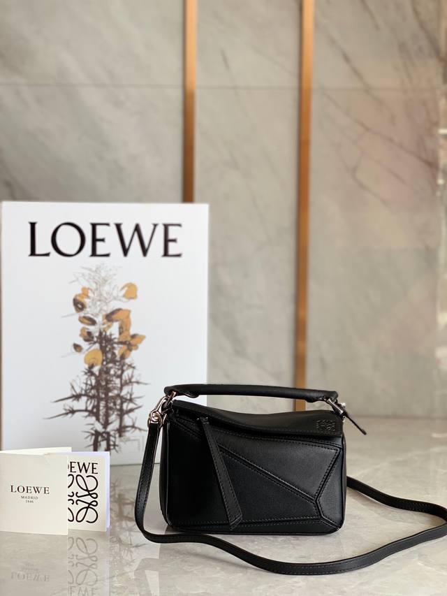 I Loewe You 疯狂种草Mini Puzzle 让无数女神醉心的美腻颜色 迷你尺寸:18*12.5*8Cm 包包自身重量几乎忽略,炒鸡实用,出门装手机小 I Loewe You 疯狂种草Mini Puzzle 让无数女神醉心的美腻颜色 迷你尺寸:18*12.5*8Cm 包包自身重量几乎忽略,炒鸡实用,出门装手机小