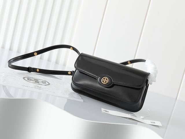原单质量 全皮系列，新品注意细节 Tory Burch Robinson 长方形肩背包，精选皮革，高度:12.5Cm;长度:24Cm;深度:5Cm面料包盖里料: