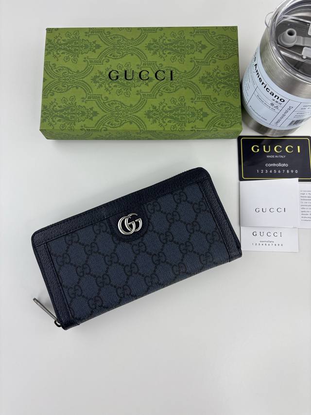 Guccl 最新Phidia系列拉链包，Ophidia系列单品不息的复古情怀。蓝色Gg Supreme帆布，蓝色牛皮滚边，钯金色调配件双G 型号：706844