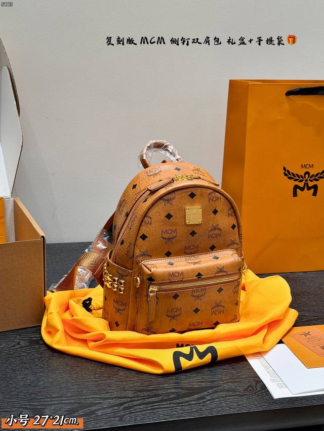 手提袋礼盒包装 复刻版!小号 Mcm经典双肩包 原单!原单!原单! 立体而自然,全新升级 以中轴为对称中心线的上线倒向对称, 十分完整完美, 尤其包型 超有弧度 手提袋礼盒包装 复刻版!小号 Mcm经典双肩包 原单!原单!原单! 立体而自然,全新升级 以中轴为对称中心线的上线倒向对称, 十分完整完美, 尤其包型 超有弧度