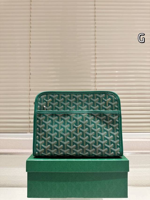 原单 Size：25.18Cm 戈雅 Goyard 手包 男生女生用！ 上身效果绝绝子~ 日常非常好搭配哦~ 男生女生都可以入手！