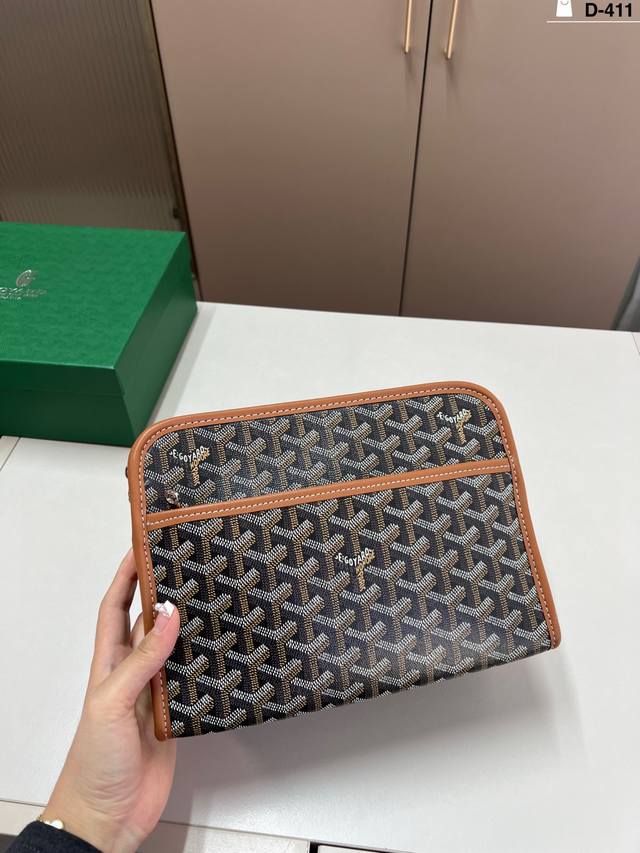 戈雅 Goyard 手包男生女生用！上身效果绝绝子~日常非常好搭配哦~男生女生都可以入手！D-411尺寸25×18配盒