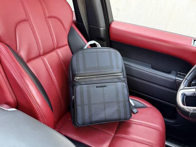 高端货 新款 “ Burberry ”巴宝莉双肩包 Burberry博柏利双肩包 格纹徽标贴片拉链开合 聚酯纤维拼聚氨酯 学生双肩包 男款 蓝色 搭配精美皮革边