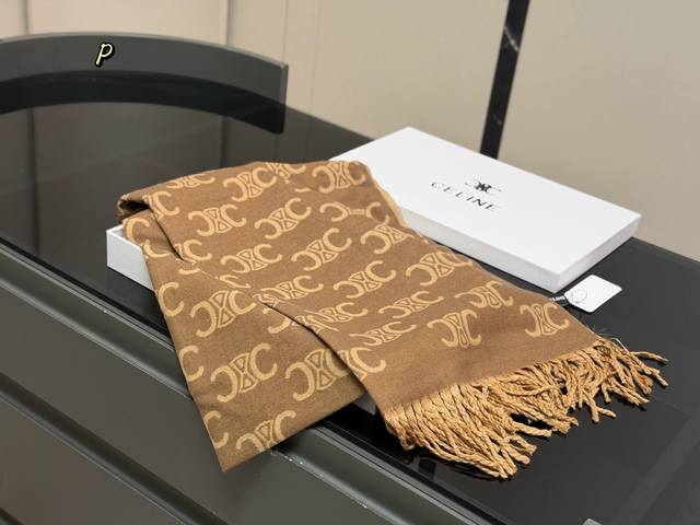 围巾配盒 Size：180Cm*38Cm 赛琳围巾 最温柔的配色 上身超级柔软舒服 这么好看的围巾你还不赶紧定吗