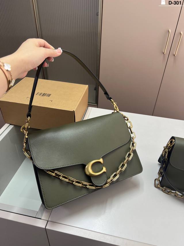 大 Coach蔻驰Tabby酒神包 这次的颜色搭配简直了 神仙配色！颜值又高又百搭 手提斜挎多用蔻驰酒神！D-301尺寸29×19 26×16折叠盒