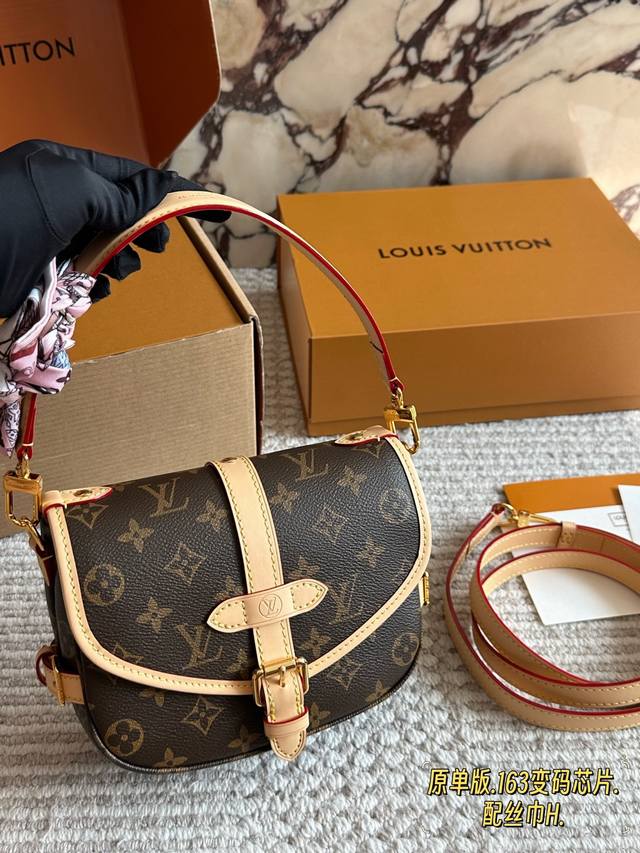 原单版 配盒 Size：20*16Cm L家 新款小号马鞍包 双子星 Samur 邮差包 小巧可爱实用百搭 搭配两条肩带哦！