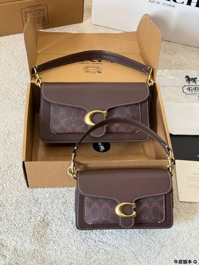 牛皮版本 Coach 蔻驰Tabby 26黑醋栗色手袋 Coach Tabby 26手袋,秋冬黑醋栗色超火!深棕皮革+经典Signature涂层帆布,搭配复古金 牛皮版本 Coach 蔻驰Tabby 26黑醋栗色手袋 Coach Tabby 26手袋,秋冬黑醋栗色超火!深棕皮革+经典Signature涂层帆布,搭配复古金